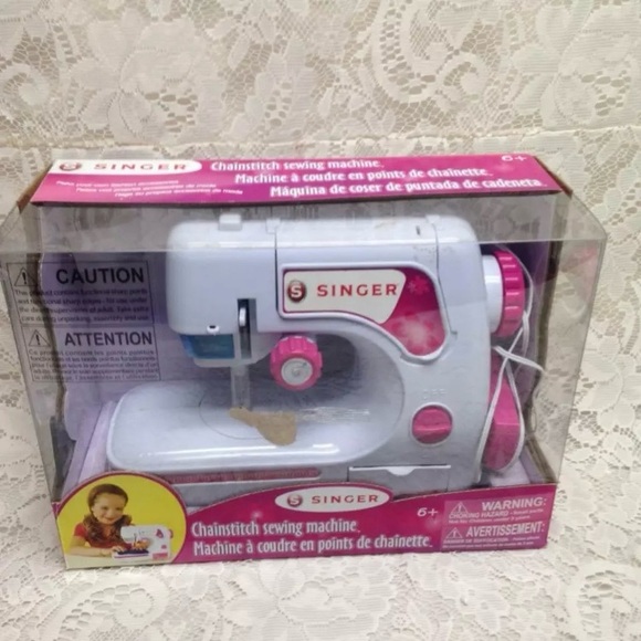Singer Chainstitch Toy Sewing Machine in Orig. Box 11in x 8in x 5in - Picture 1 of 8
